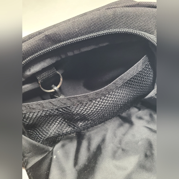 Vintage 2005 Walt Disney World Black Unisex Zip Up Fanny Pack Bag with Strap - Picture 6 of 9